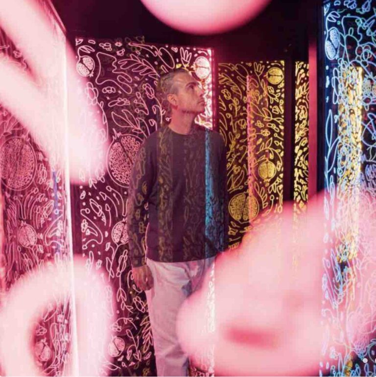 Neonlys hos IKONO foto museum i København IKONO