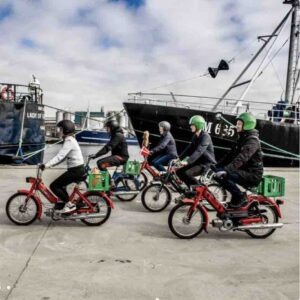 Kører på havnen til kyst til kyst på Puch Maxi tur med Maxitours