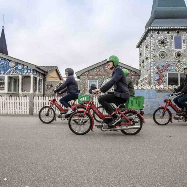 Maxitours folk på tur på puch maxi på Fanå