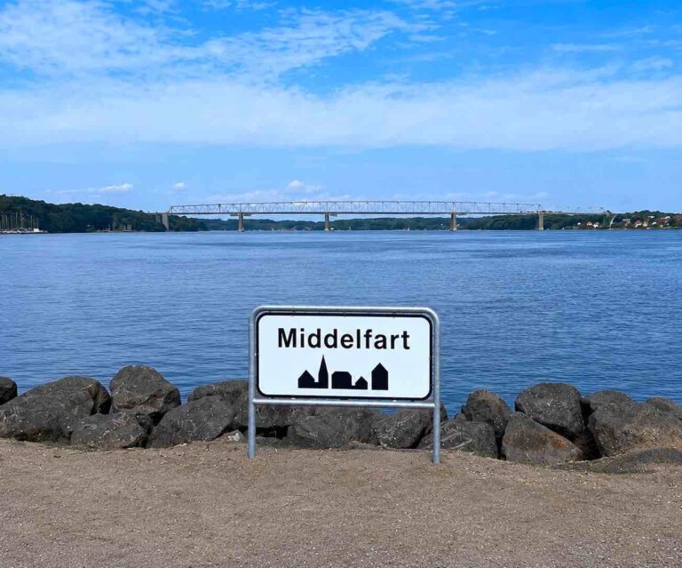 Middelfart og den gamle lillebæltsbro i baggruden